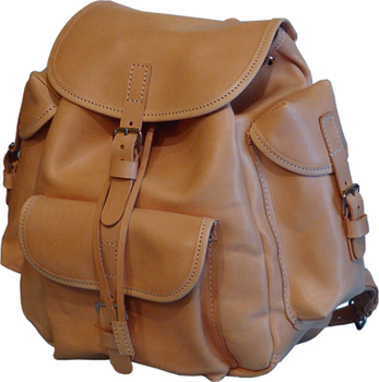 zainetto-in-cuoio-con-tasche-laterali 